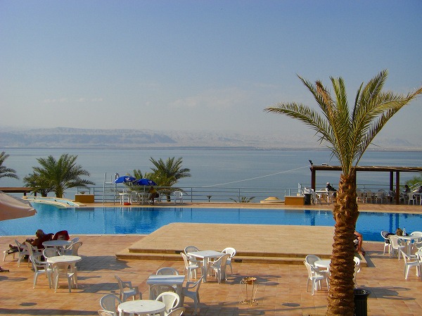 ヨルダン国営アンマン・ビーチの淡水プールとプールサイド：ヨルダン・シリア写真画像集