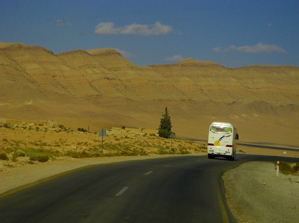 ダマスカスからパルミラへ向かう道・砂漠の山：ヨルダン・シリア写真画像集