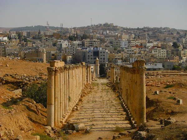 ジェラシュ遺跡とモスク：ヨルダン・シリア写真画像集