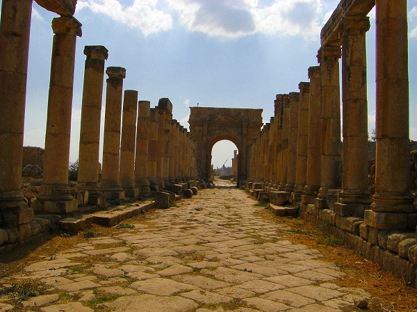 列柱通りと四面門：ヨルダン・シリア写真画像集