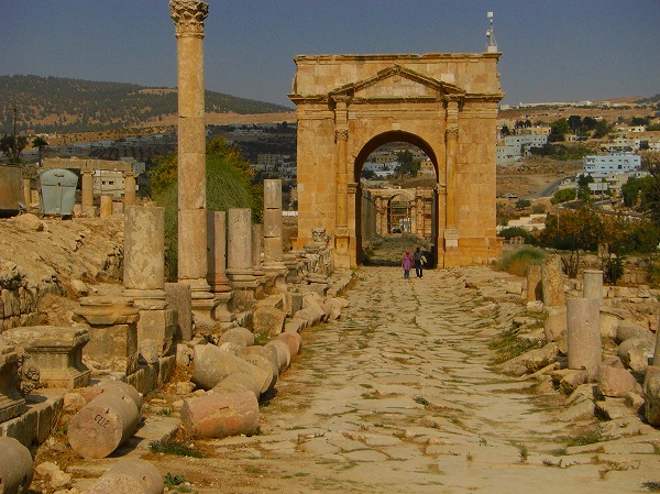 四面門から北門を望む：ヨルダン・シリア写真画像集