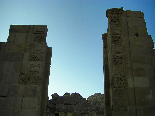 ペトラの凱旋門：ヨルダン・シリア写真画像集
