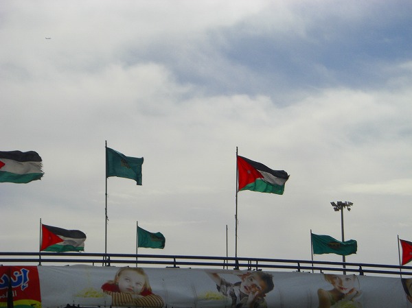 ヨルダン国旗とアンマン市の旗：ヨルダン・シリア写真画像集