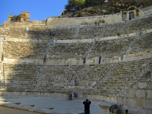 地上から見たアンマン・ローマ劇場(アンマン)：ヨルダン・シリア写真画像集