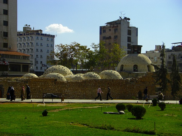ダマスカスの公園と謎の建物：ヨルダン・シリア写真画像集