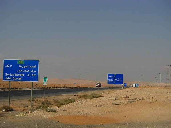 ジャビール国境まで41kmの地点：ヨルダン・シリア写真画像集