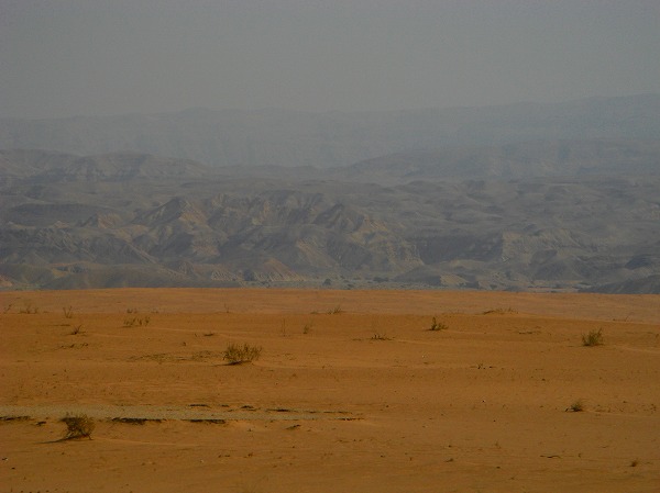 死海への道・砂漠と岩山：ヨルダン・シリア写真画像集