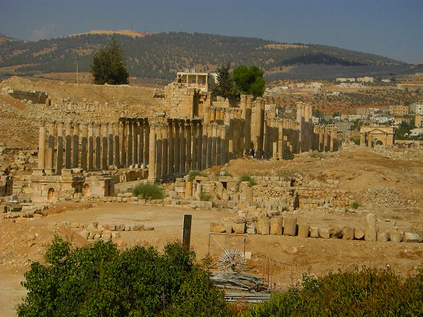 ジェラシュ博物館からジェラシュ遺跡を一望：ヨルダン・シリア写真画像集