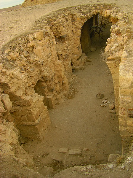 カラク城内、発掘中の穴：ヨルダン・シリア写真画像集