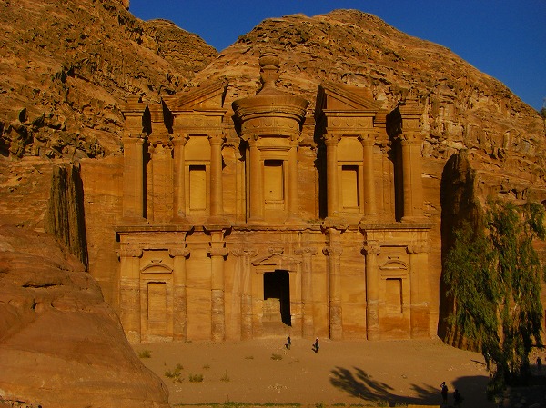 岩とエド・ディル（Ed Deir: the Monastery）：ヨルダン・シリア写真画像集
